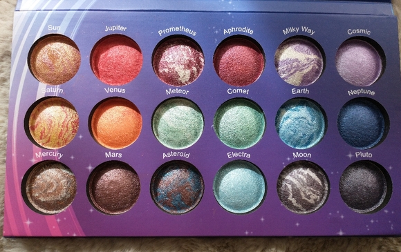 BH Cosmetics Galaxy Chic Palette - Picture 1 of 3